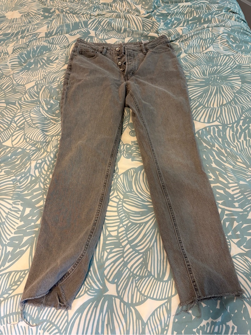 Old Navy Straight-Leg Women's Jeans in Washed Gray